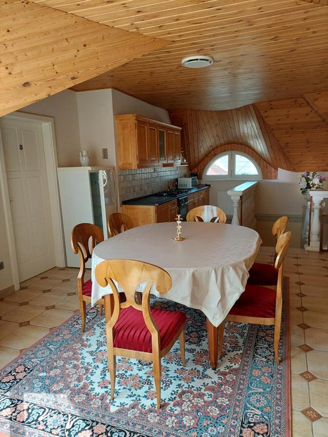 Апартаменты Gombos Apartman Хайдусобосло Экстерьер фото
